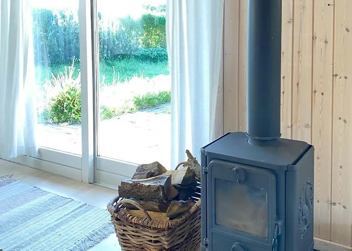 Semesterbostad With Wild Garden Near The Sea Hundested